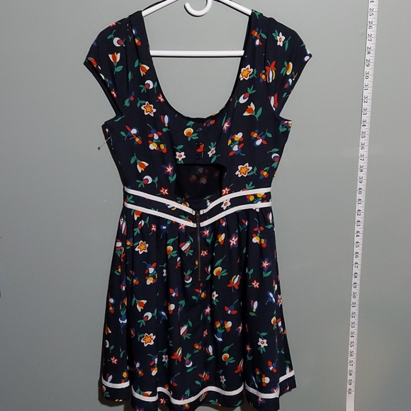 Dress - Picture 4 of 5